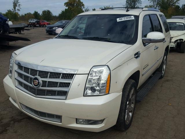 1GYFK43898R253770 - 2008 CADILLAC ESCALADE L CREAM photo 2