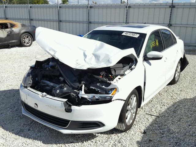 3VWD07AJ4EM429399 - 2014 VOLKSWAGEN JETTA SE WHITE photo 2