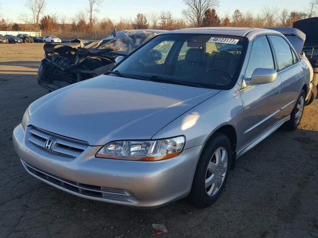 1HGCG165X1A046420 - 2001 HONDA ACCORD EX SILVER photo 2