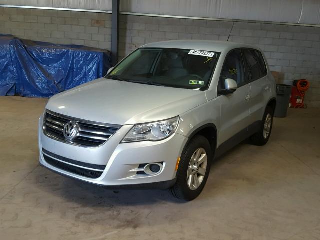 WVGCV75NX9W516285 - 2009 VOLKSWAGEN TIGUAN S SILVER photo 2