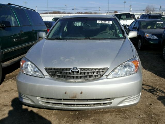 4T1BE32K22U581812 - 2002 TOYOTA CAMRY LE SILVER photo 9