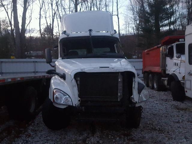 1FUJGEDR4DSFB3811 - 2013 FREIGHTLINER CASCADIA 1 WHITE photo 9