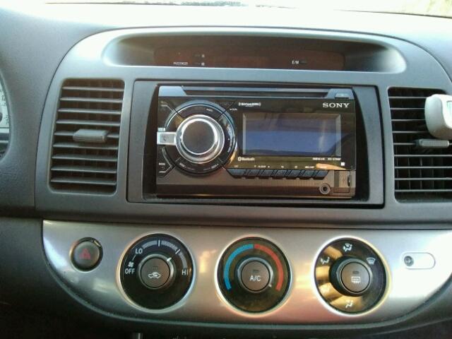 4T1BF30K62U504747 - 2002 TOYOTA CAMRY LE 银色 照片 9