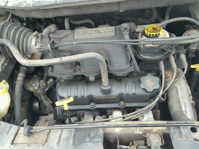 2C4GP34322R557064 - 2002 CHRYSLER TOWN & COU BROWN photo 7