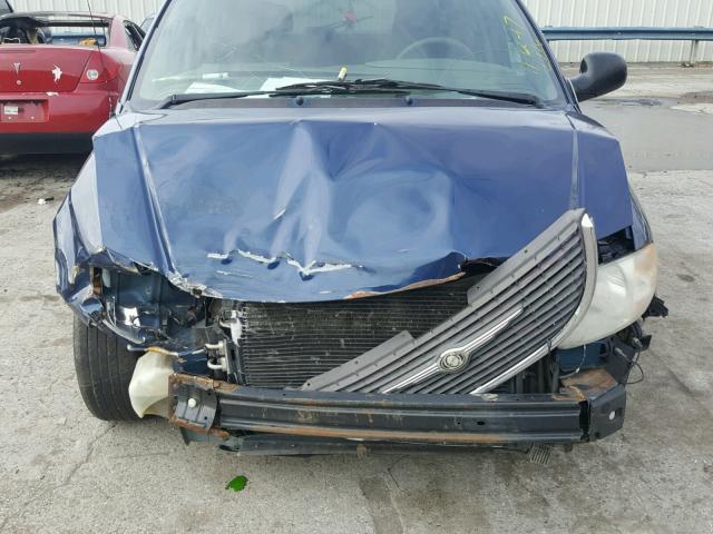 2C4GP74L32R653924 - 2002 CHRYSLER TOWN & COU BLUE photo 10