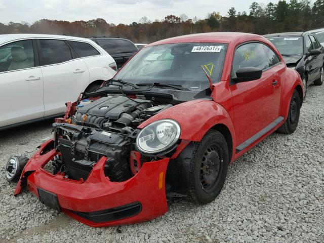 3VWFP7AT1DM644713 - 2013 VOLKSWAGEN BEETLE RED photo 2