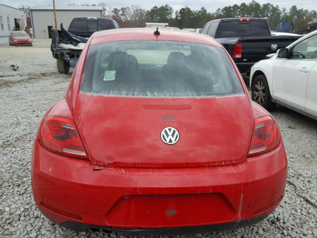 3VWFP7AT1DM644713 - 2013 VOLKSWAGEN BEETLE RED photo 9