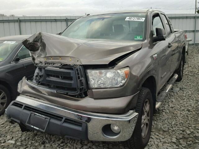 5TFUY5F19AX144405 - 2010 TOYOTA TUNDRA DOU BROWN photo 2