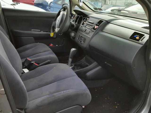 3N1BC11E77L393690 - 2007 NISSAN VERSA S GRAY photo 5