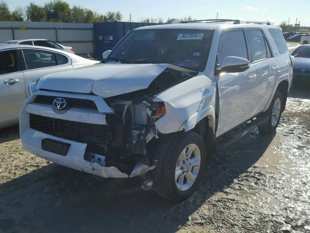 JTEBU5JR9H5421815 - 2017 TOYOTA 4RUNNER SR WHITE photo 2