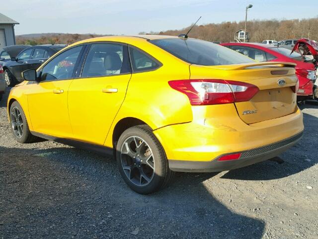 1FAHP3F29CL345917 - 2012 FORD FOCUS SE YELLOW photo 3