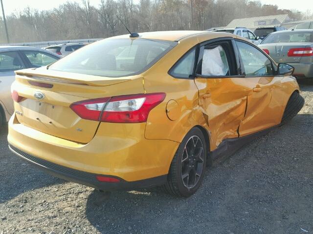 1FAHP3F29CL345917 - 2012 FORD FOCUS SE YELLOW photo 4