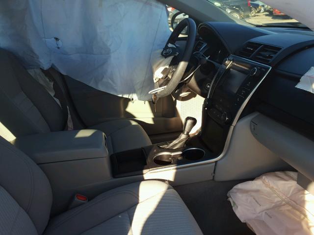 4T4BF1FK1GR583060 - 2016 TOYOTA CAMRY LE ნაცრისფერი ფოტო 5