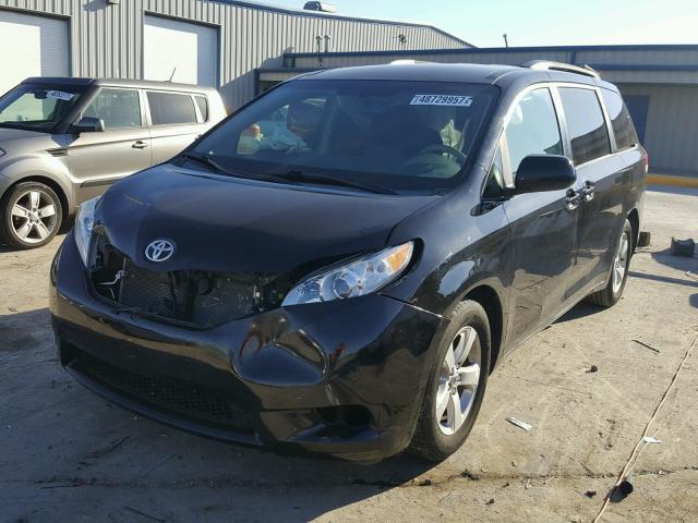 5TDKK3DC0DS384289 - 2013 TOYOTA SIENNA LE BLACK photo 2