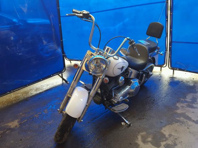 1HD1BMY174Y039886 - 2004 HARLEY-DAVIDSON FLSTF WHITE photo 2