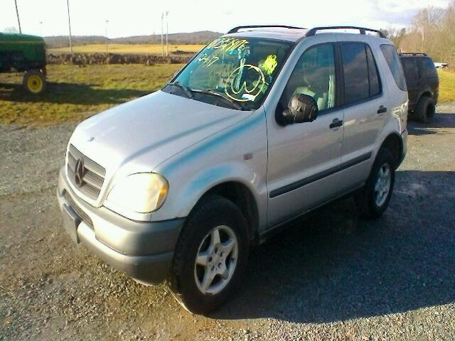 4JGAB54E2WA035106 - 1998 MERCEDES-BENZ ML 320 SILVER photo 2