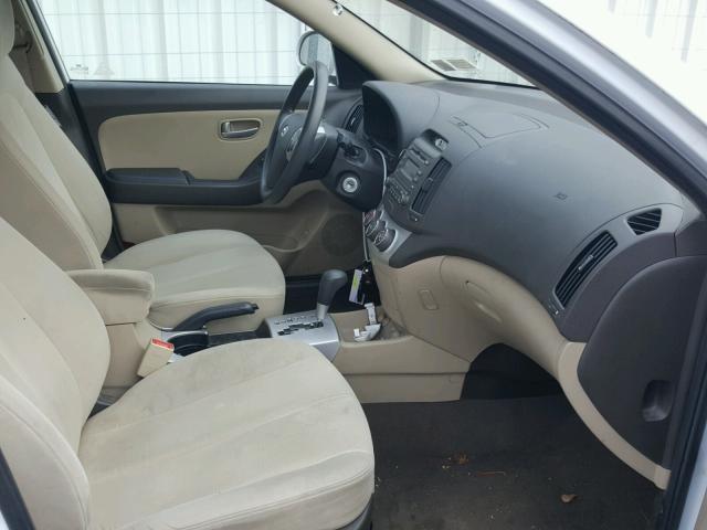 KMHDU46D88U400881 - 2008 HYUNDAI ELANTRA GL WHITE photo 5