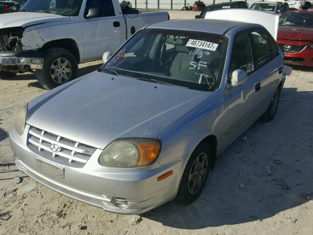 KMHCG45C63U452322 - 2003 HYUNDAI ACCENT GL GRAY photo 2