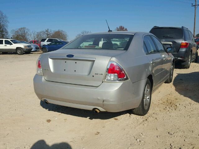 3FAHP07118R189398 - 2008 FORD FUSION SE SILVER photo 4