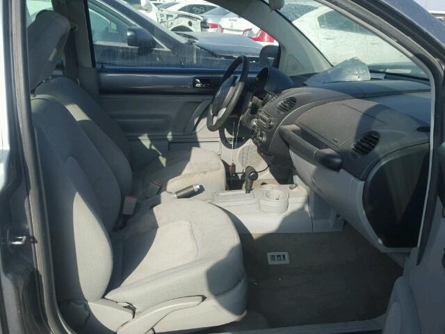 3VWCK21C72M412876 - 2002 VOLKSWAGEN NEW BEETLE 灰色 照片 5