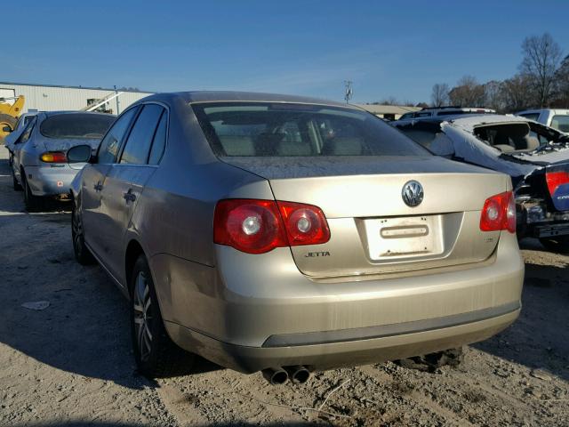 3VWRF71K16M700014 - 2006 VOLKSWAGEN JETTA 2.5 TAN photo 3