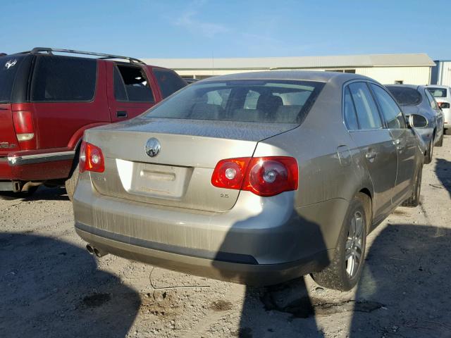 3VWRF71K16M700014 - 2006 VOLKSWAGEN JETTA 2.5 TAN photo 4