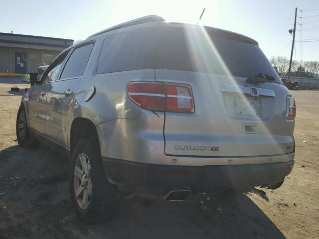 5GZEV237X8J158796 - 2008 SATURN OUTLOOK XR SILVER photo 3