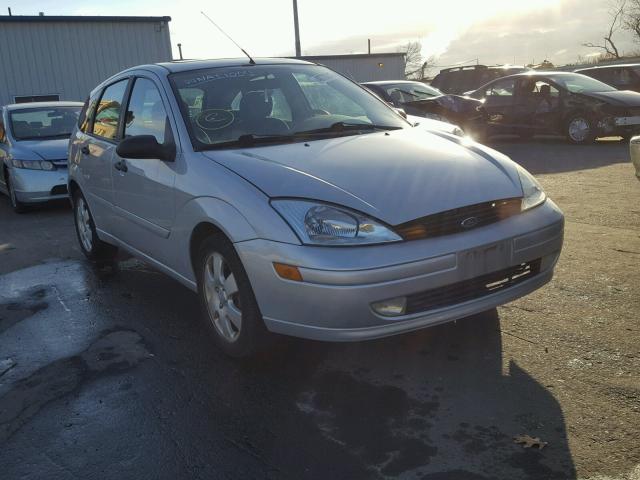 3FAHP37312R233877 - 2002 FORD FOCUS ZX5 SILVER photo 1