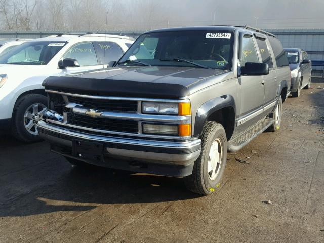 1GNFK16R4XJ407167 - 1999 CHEVROLET SUBURBAN K GRAY photo 2