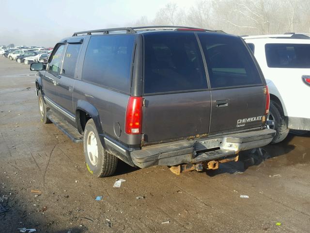 1GNFK16R4XJ407167 - 1999 CHEVROLET SUBURBAN K GRAY photo 3