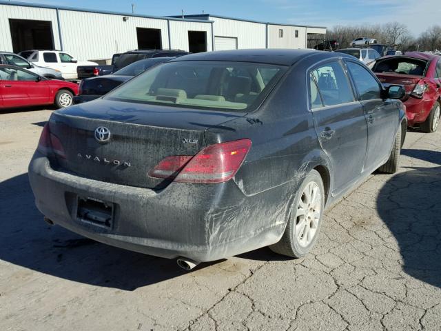 4T1BK36B78U267181 - 2008 TOYOTA AVALON XL BLACK photo 4