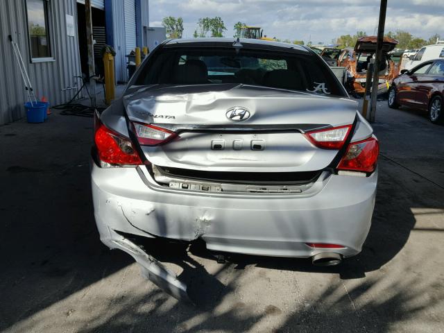 5NPEC4AC5DH528185 - 2013 HYUNDAI SONATA SE SILVER photo 9