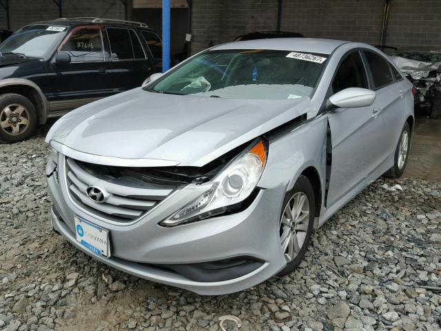 5NPEB4AC2EH890057 - 2014 HYUNDAI SONATA GLS SILVER photo 2