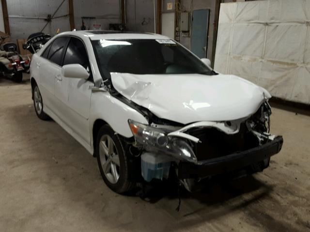 4T1BK3EK2BU618331 - 2011 TOYOTA CAMRY SE WHITE photo 1