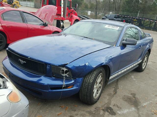 1ZVFT80N065211090 - 2006 FORD MUSTANG BLUE photo 2