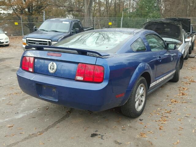 1ZVFT80N065211090 - 2006 FORD MUSTANG BLUE photo 4