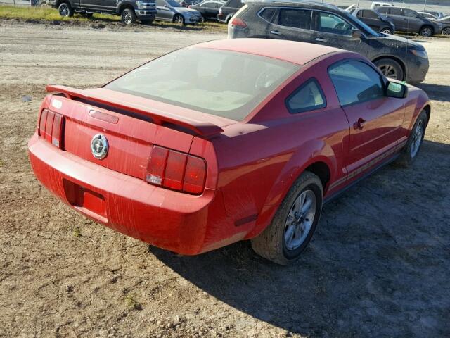 1ZVFT80N265164337 - 2006 FORD MUSTANG RED photo 4