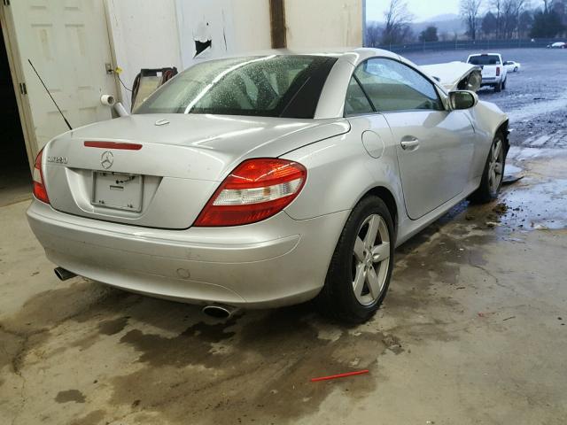 WDBWK54F67F135036 - 2007 MERCEDES-BENZ SLK 280 SILVER photo 4