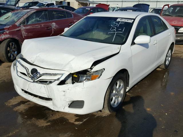 4T1BF3EK2BU622738 - 2011 TOYOTA CAMRY BASE WHITE photo 2