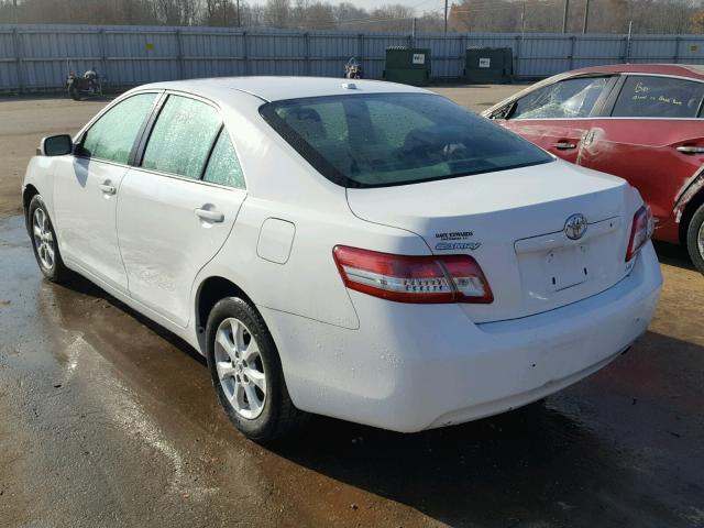 4T1BF3EK2BU622738 - 2011 TOYOTA CAMRY BASE WHITE photo 3