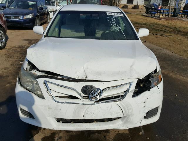 4T1BF3EK2BU622738 - 2011 TOYOTA CAMRY BASE WHITE photo 9