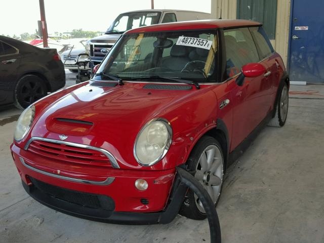 WMWRE33575TG96072 - 2005 MINI COOPER S RED photo 2