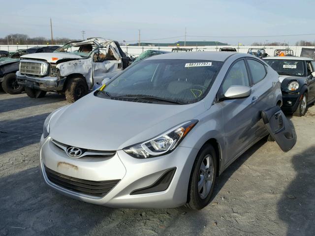 5NPDH4AEXFH581112 - 2015 HYUNDAI ELANTRA SE SILVER photo 2