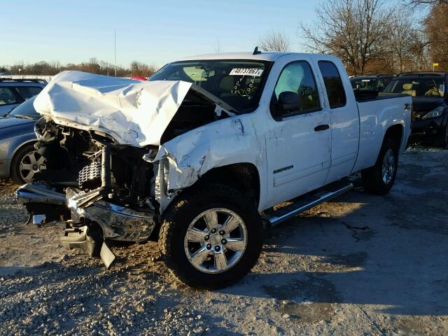 1GTR2VE32BZ184809 - 2011 GMC SIERRA K15 WHITE photo 2