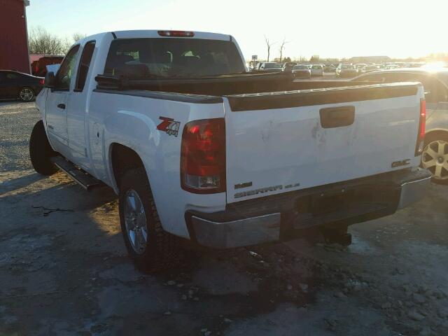 1GTR2VE32BZ184809 - 2011 GMC SIERRA K15 WHITE photo 3