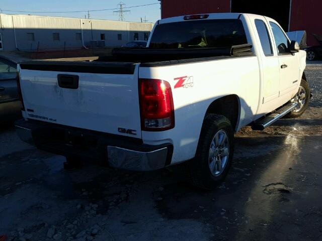 1GTR2VE32BZ184809 - 2011 GMC SIERRA K15 WHITE photo 4