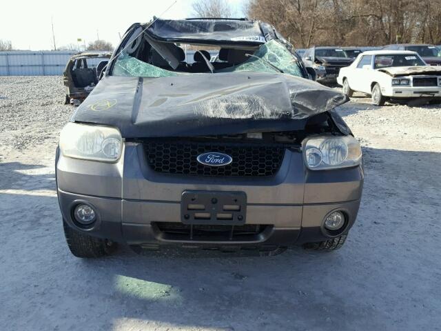 1FMYU03125KA10015 - 2005 FORD ESCAPE XLT BLACK photo 9