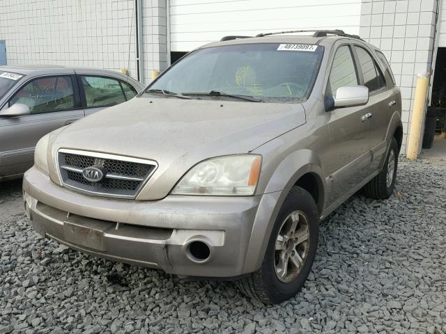 KNDJC733945257998 - 2004 KIA SORENTO EX BEIGE photo 2