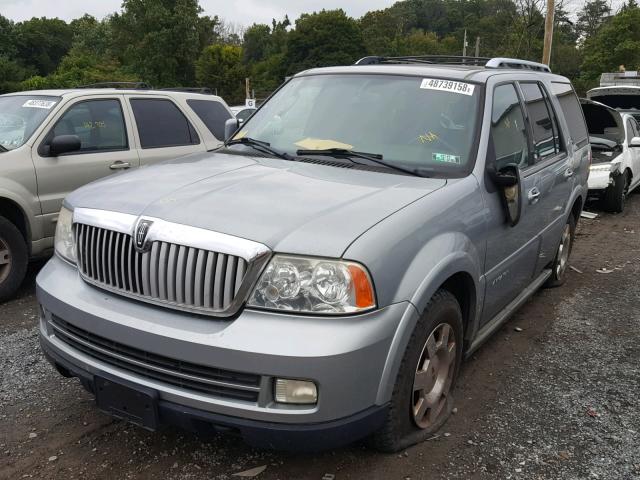 5LMFU28596LJ08370 - 2006 LINCOLN NAVIGATOR Srebrny zdjęcie 2