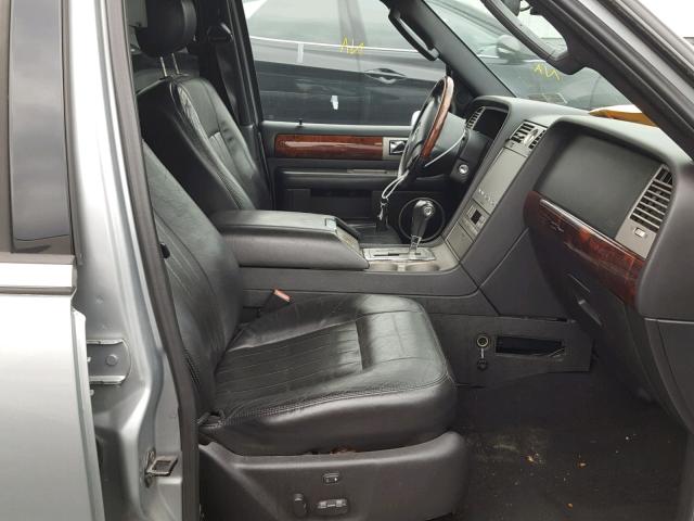 5LMFU28596LJ08370 - 2006 LINCOLN NAVIGATOR Srebrny zdjęcie 5
